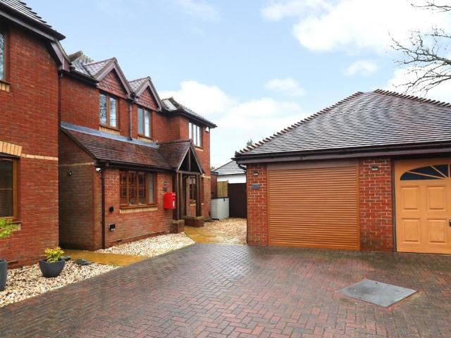 House for sale in Old Netley, Helford