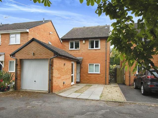 House for sale in Ewens Farm, Golden Valley