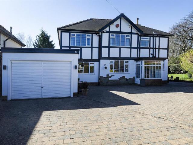 House for sale in Fixby, West Yorkshire