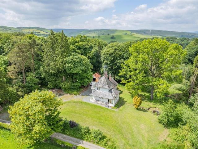 House for sale in Llanerfyl, Wales