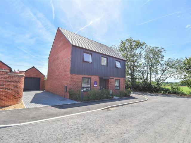 House for sale in Navestock Side, Essex