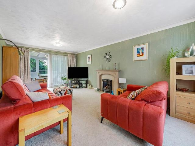 House for sale in Grovehill, Pouchen End