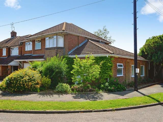 House for sale in Warden Hill, Luton