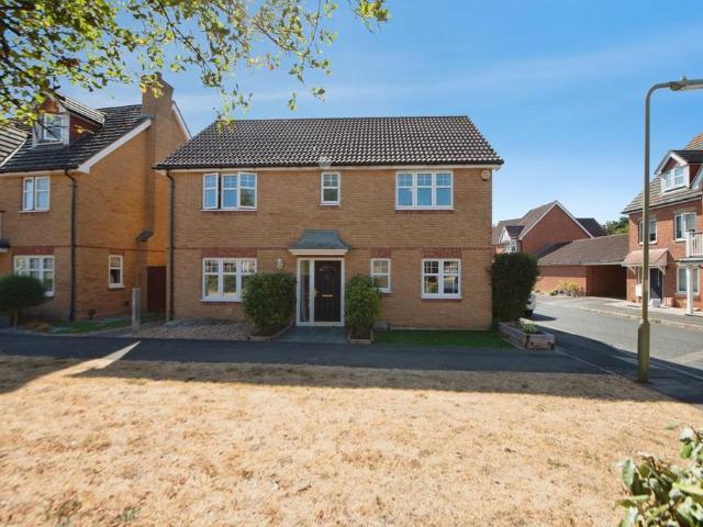 House for sale in Lee-on-the-Solent, Middlecroft