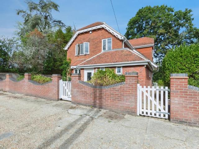 House for sale in Manor Park, New Forest