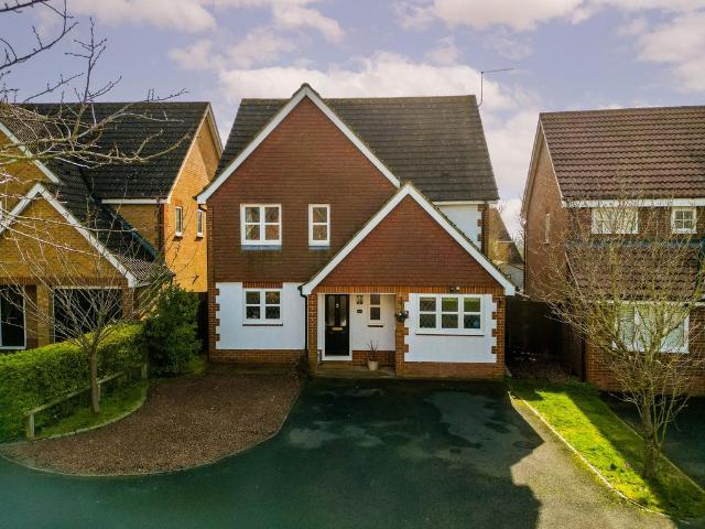 House for sale in Stone with Bishopstone and Hartwell, Stone