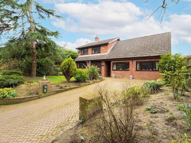 House for sale in Hopton-on-Sea, Stokesby