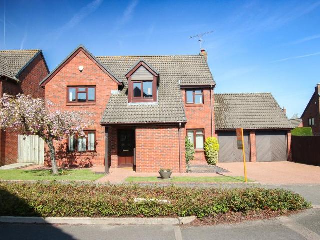House for sale in Emmbrook, Wokingham