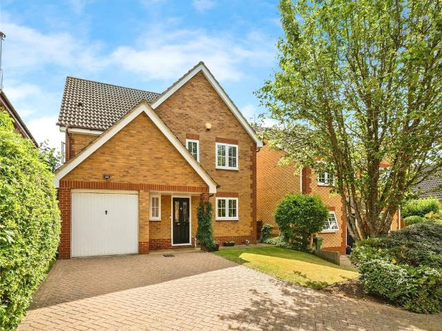 House for sale in Stone with Bishopstone and Hartwell, Stone