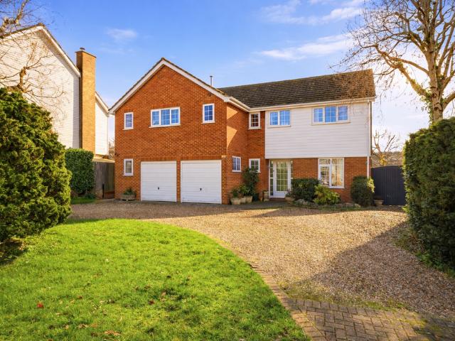 House for sale in Holywell, Studham