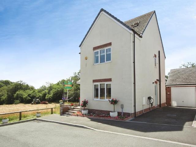 House for sale in Woodfieldside, Croespenmaen