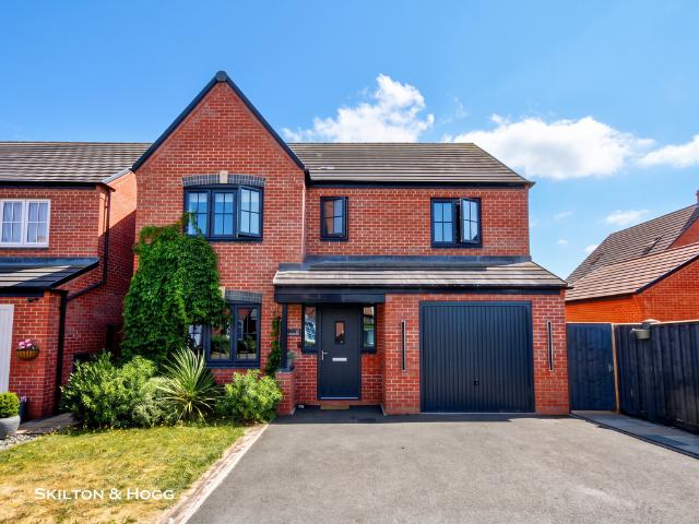 House for sale in Cawston, New Bilton