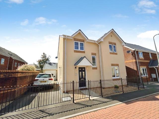 House for sale in Pontarddulais, Wales