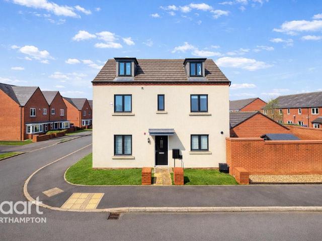 House for sale in Upton