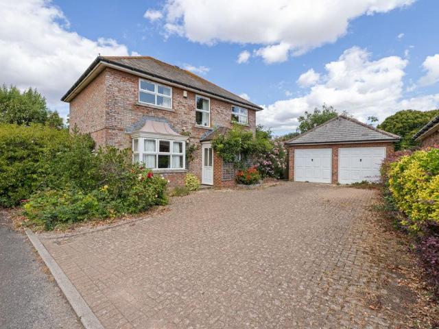 House for sale in Chichester, Littlecote