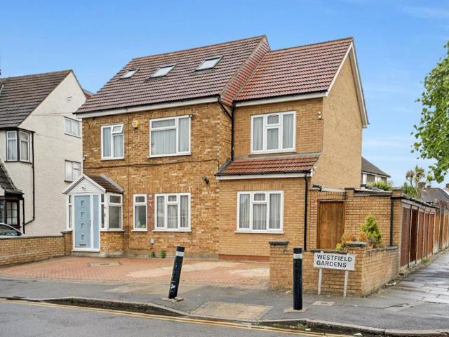 House for sale in Kenton, Greater London