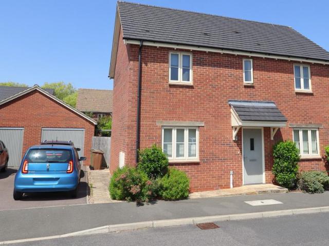 House for sale in Priors Hall Park, Weldon