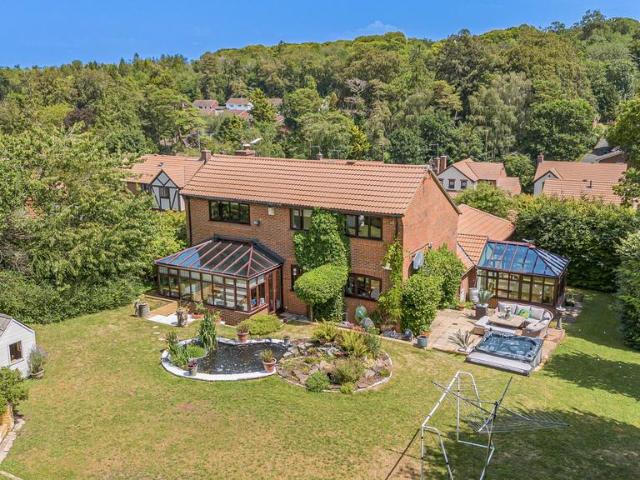 House for sale in London Borough of Croydon, Selsdon