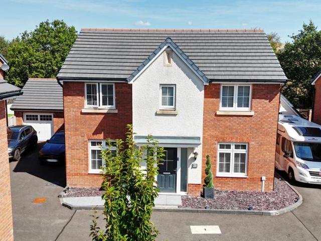 House for sale in Tonyrefail, Coedely