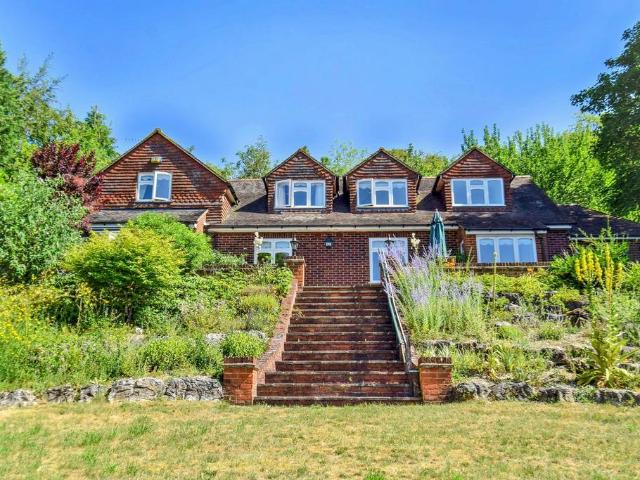 House for sale in The Butts, Kent
