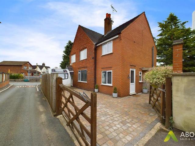 House for sale in The Heath, Beamhurst