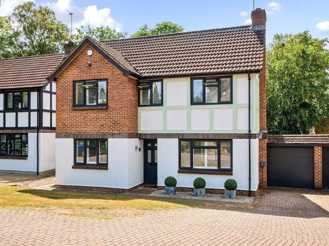 House for sale in Pachesham Park, Surrey