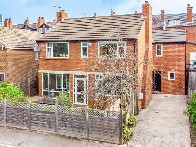 House for sale in Park Villas, Leeds