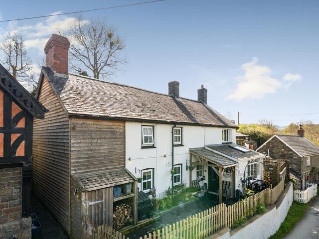 House for sale in Bont Dolgadfan, Wales
