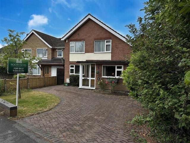 House for sale in Abbey End, Green Close
