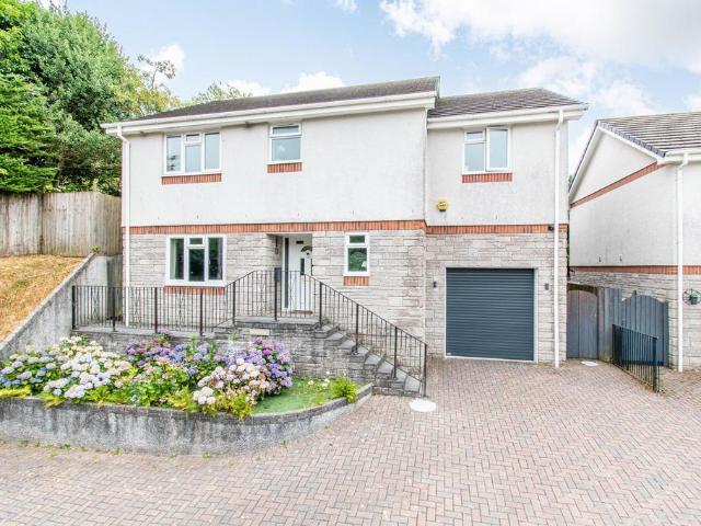 House for sale in Lamellion, Cornwall