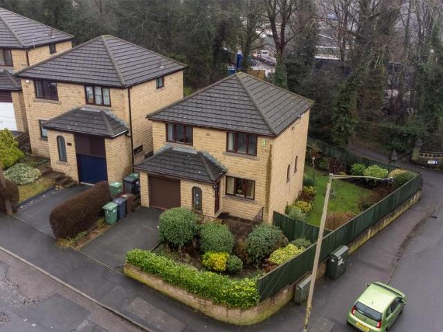 House for sale in Milnsbridge, West Yorkshire