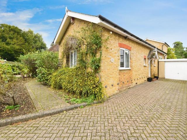 House for sale in London Borough of Croydon, Kenley