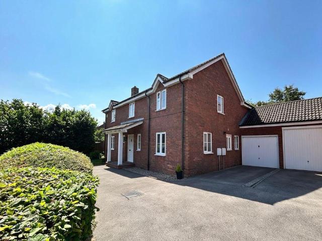 House for sale in Bromsberrow Heath, Gloucestershire