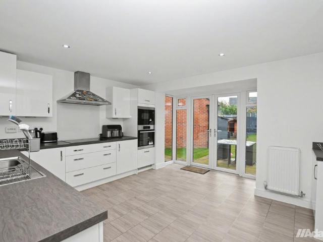 House for sale in Manor Park, Runcorn