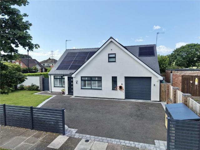 House for sale in Thornton Hough, Wirral