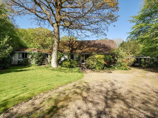 House for sale in Hillview, Surrey