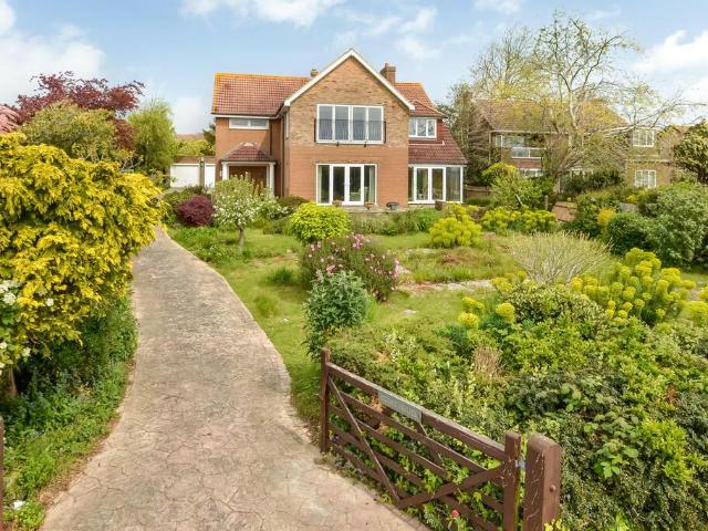 House for sale in Middlecroft, Hampshire