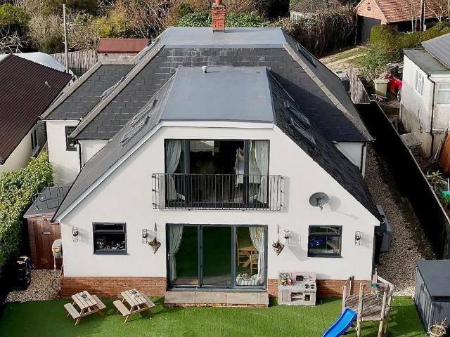 House for sale in Ashmore Green, West Berkshire