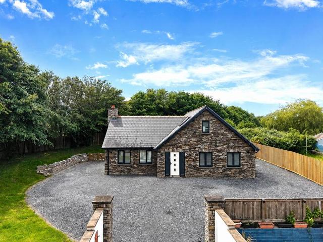 House for sale in Loughor, Wales