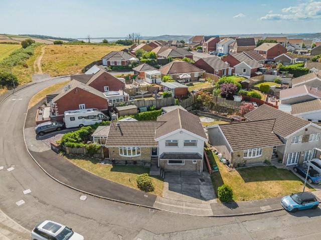House for sale in Cimla, Neath