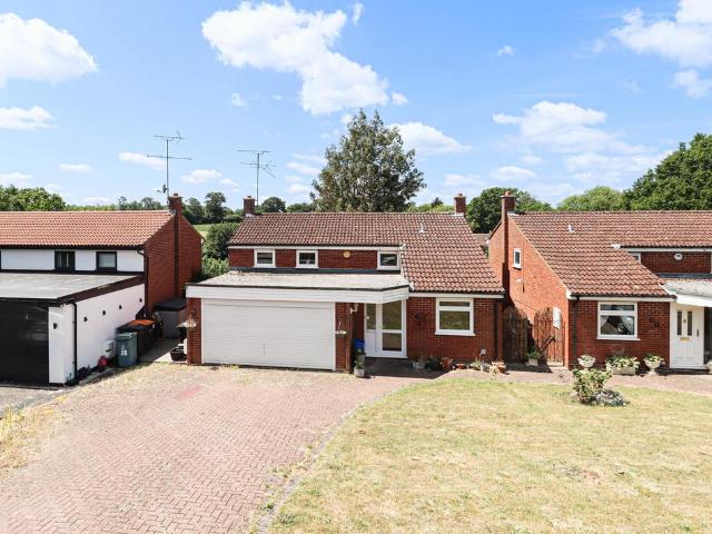 House for sale in Holywell, Studham