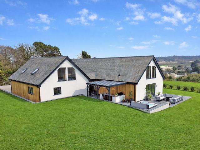 House for sale in Scorrier, Cornwall