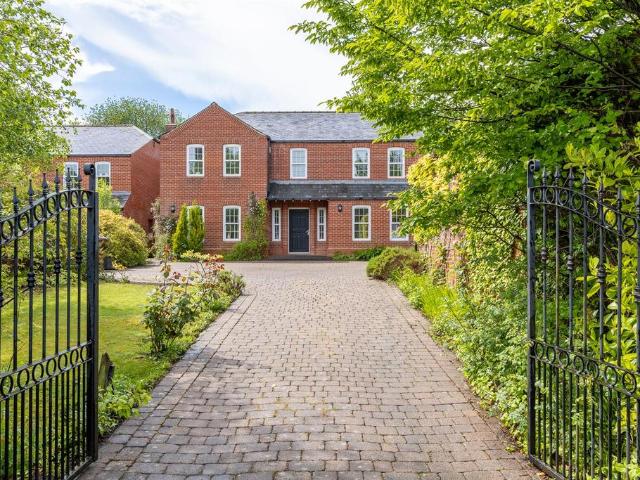 House for sale in Lower Hopton, Mirfield