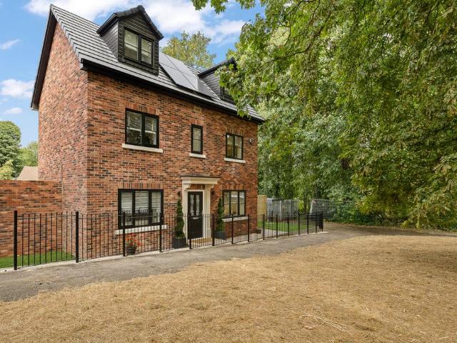 House for sale in Osgathorpe, South Yorkshire