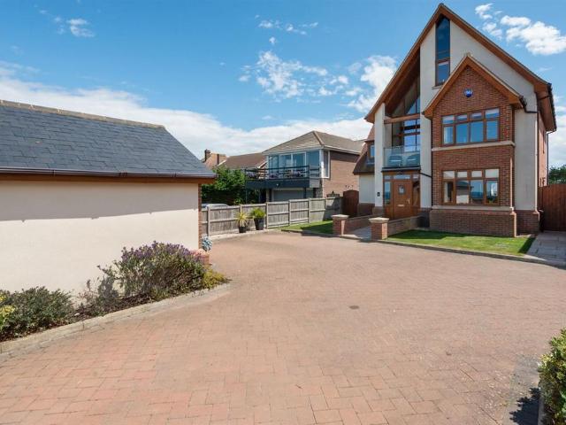 House for sale in Beltinge, The Bridge