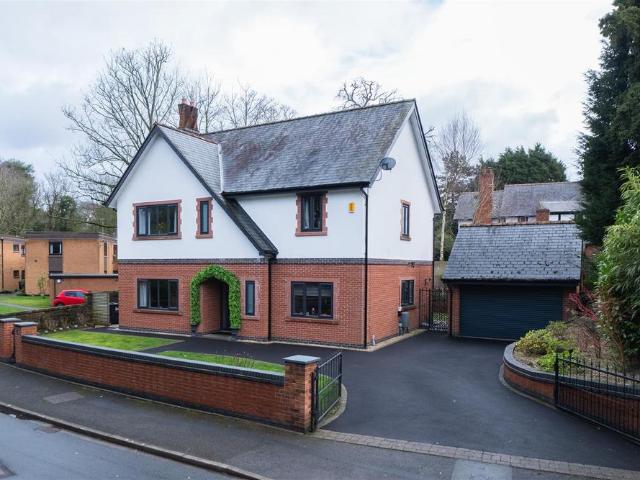 House for sale in Cuddington, Cheshire