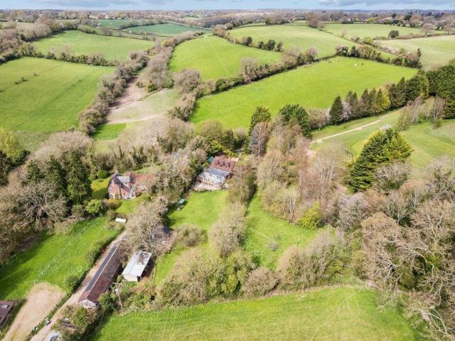 House for sale in Chartridge