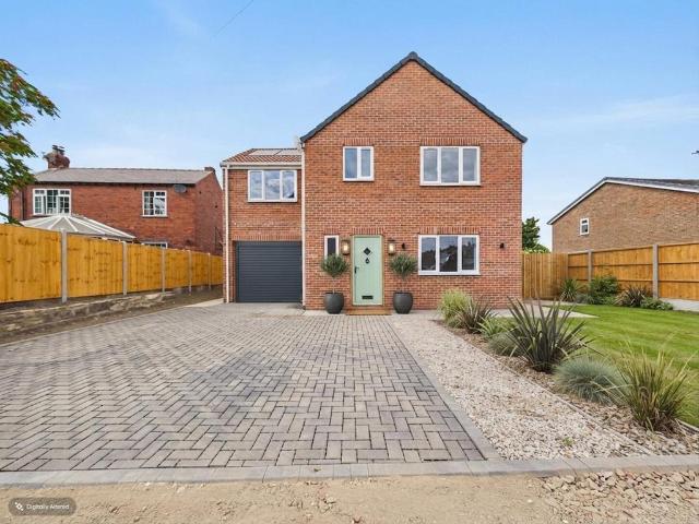 House for sale in Knottingley, West Yorkshire