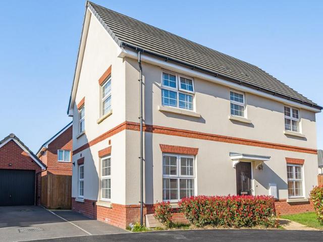 House for sale in Shinfield, Three Mile Cross