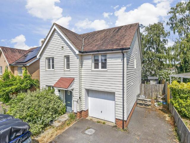 House for sale in Willesborough, Bridgefield
